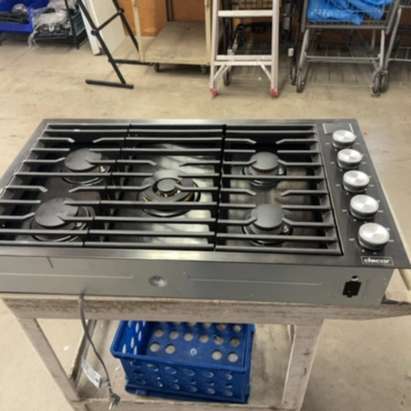 60922 Dacor 30 Gas Cooktop with 5 Burners Brand new 30 Day Guarant